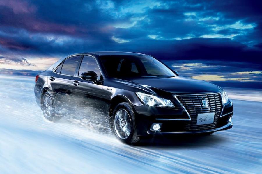 Toyota Crown Royal Saloon G Four Hybrid '2014